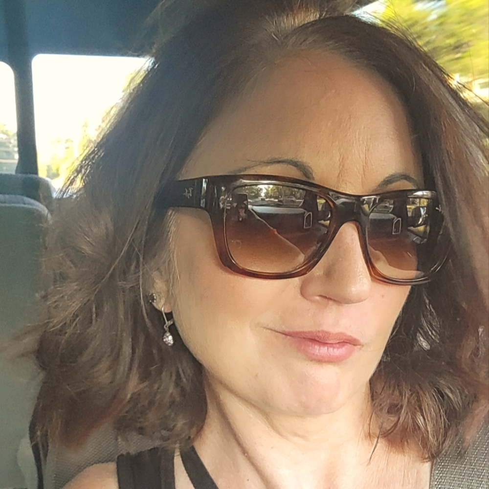 Meet your Posher, Danielle